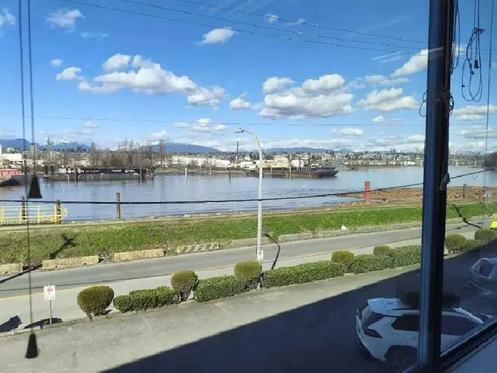 North Richmond strata office/Showroom/Warehouse with river view