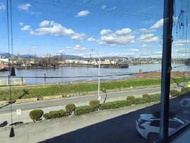 North Richmond strata office/Showroom/Warehouse with river view
