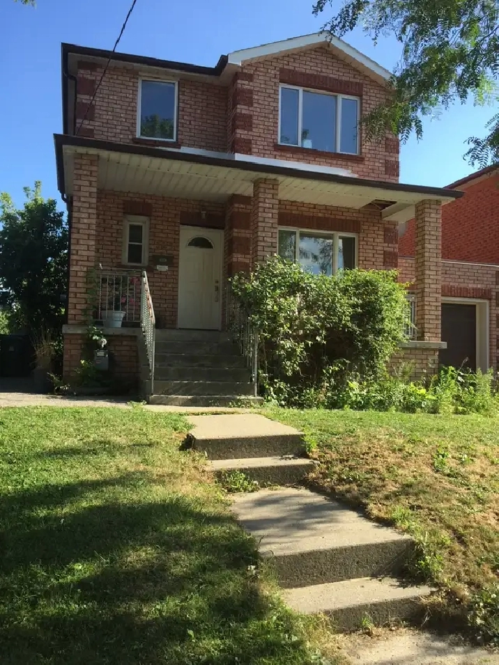Eglinton West summer rental for female (until August 31st)