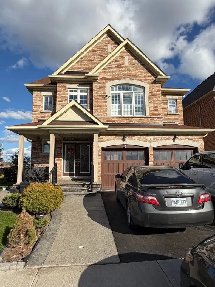 Spacious Brampton House For Lease