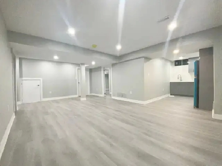BASEMENT APPT 2 BEDROOM WATERDOWN NEAR ALDERSHOT GO STATION