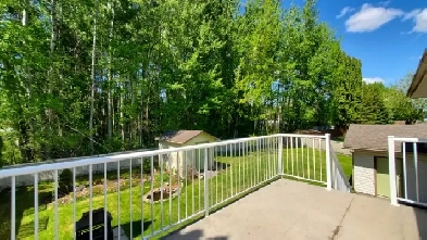 250-649-5694 3 BEDS/2 BATHS HOUSE WITH GARAGE NEAR WALMART