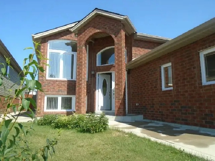 2Bed/1Bed@ Dominion/ Ojibway $1650 for small family or girls