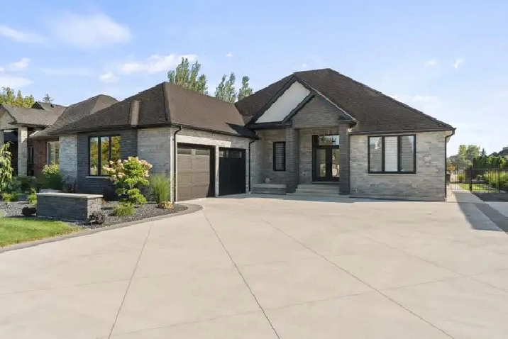 Stunning Ranch in Russell Woods