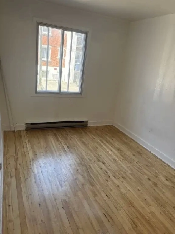 Très beau 4½ à louer immédiatement (4121, 51e rue)