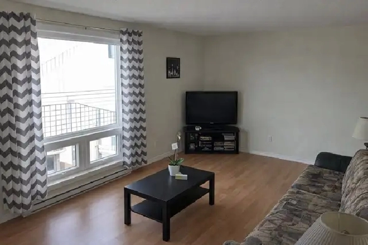 2 Bedroom 3rd floor Apartment in Pembroke