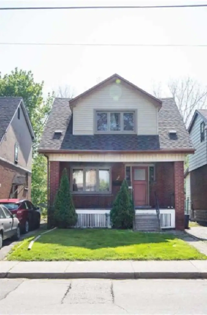 1 Room Available for Rent near McMaster University (Female)