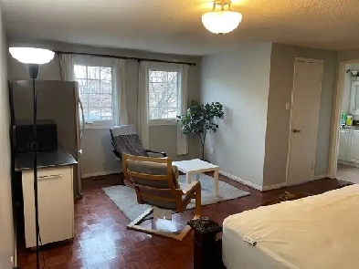 Master bedroom for rent next to Square One