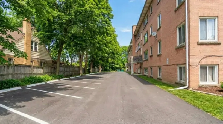 Spacious 2 Bed June 1st $1,495 Free heat & water