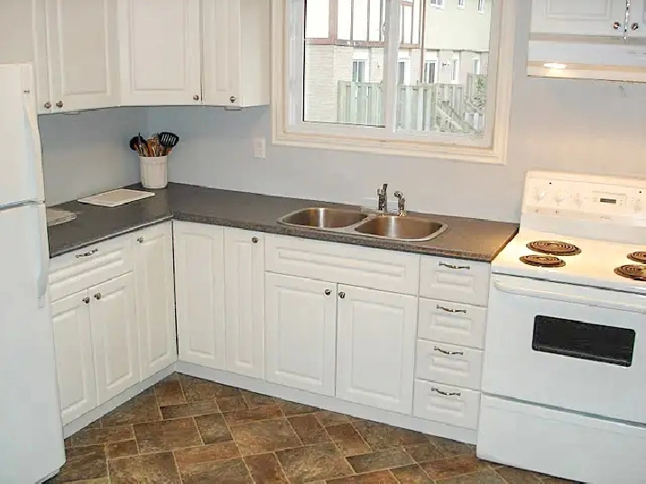 Lovely 3 bed, 1 bath townhome located in Orillia