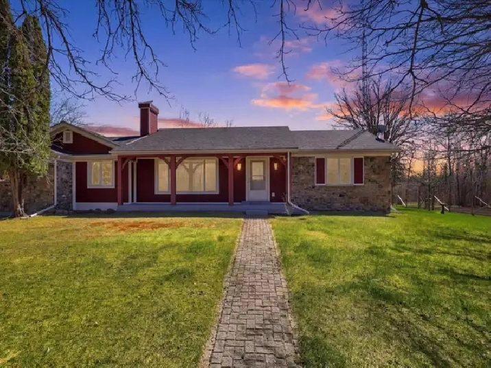 4 Bedroom House on 160 Acres of Private Paradise