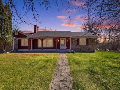 4 Bedroom House on 160 Acres of Private Paradise