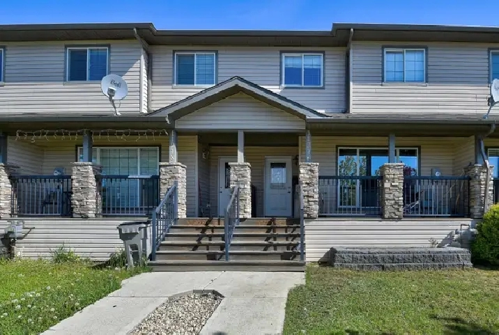 3 Bed 2.5 Bath Townhouse in Pinnacle Ridge Available July 2nd!