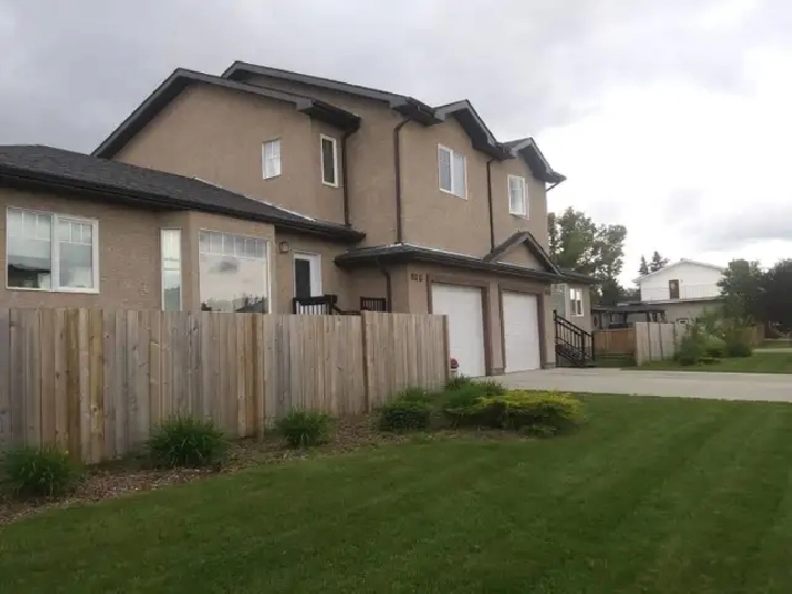 2 Bedroom Duplex in Canora, Edmonton