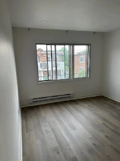 PRIVATE ROOM ON JEAN-TALON EAST