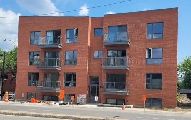 Luxueux condo neuf et moderne 4 1/2 Métro PIE-IX