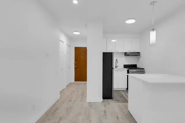 Bright 1½ NDG | Balcony · Heat & Hot Water Included $1100