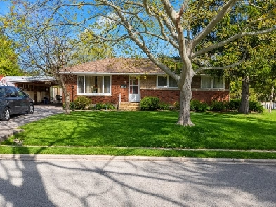 Updated 3 Bedroom Upper Unit – North End St. Catharines – Availa