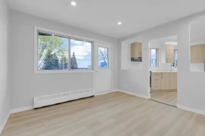 Renovated 2½ in NDG Heat & Hot Water Included