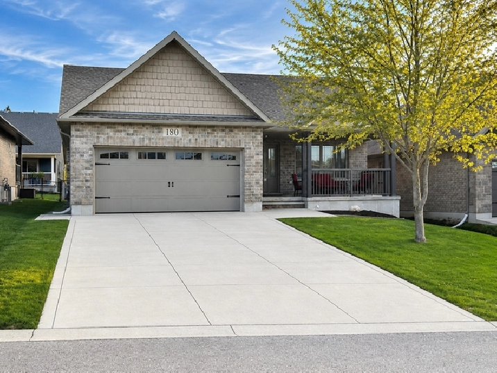 Home in Mount Forest Forsale.