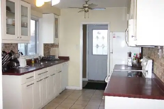 4 bedrooms, 2 bathrooms house for rent in Etobicoke from June 1s
