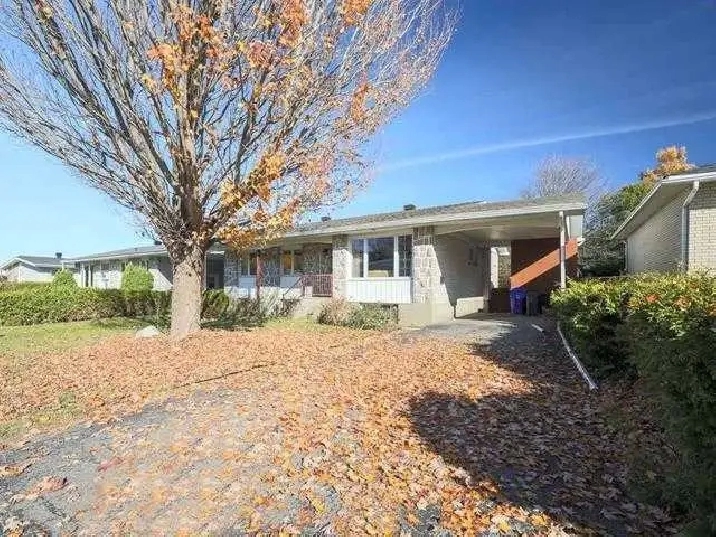 Three Bedrooms Duplex Upper Unit for Rent