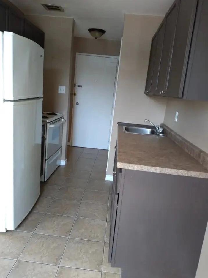 PRIME LOCATION ONE BEDROOM APARTMENT BARRY DOWNE SUDBURY