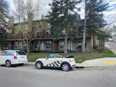 Bankview Condo FOR SALE  $290 K GREAT FOR SENIORS NEW KITCHEN