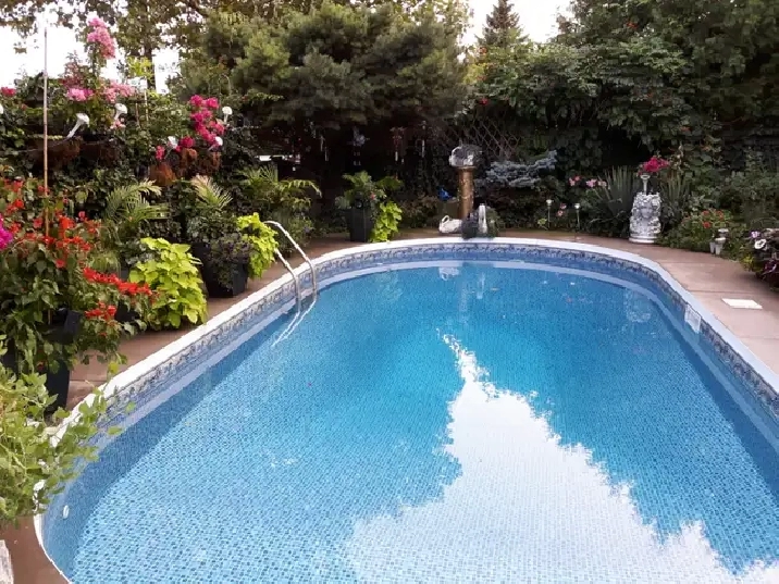 PRIVATE QUEENSIZE   ROOM IN EXE HOME WITHPOOL