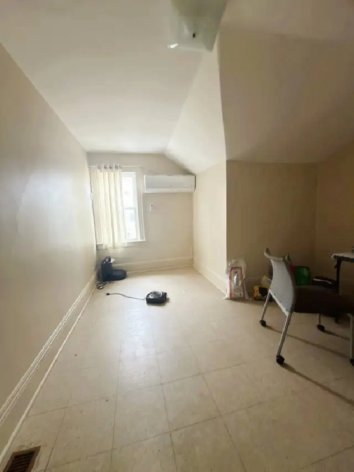 79 Hayes St, Room 1, 1-bedroom (1bath1kt 2F) North, All included