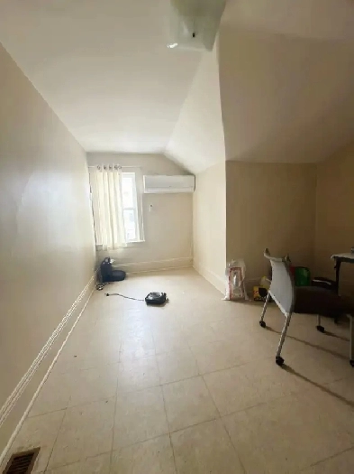 79 Hayes St, Room 1, 1-bedroom (1bath1kt 2F) North, All included