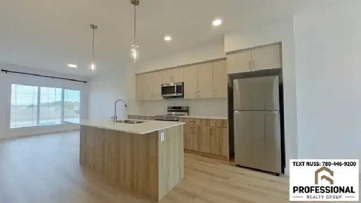 PET FRIENDLY 3 Bed & 2.5 Bath Main Suite in SE Edmonton