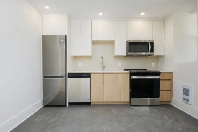Room in renovated 4 1/2, Plateau, June 1 — utilities included