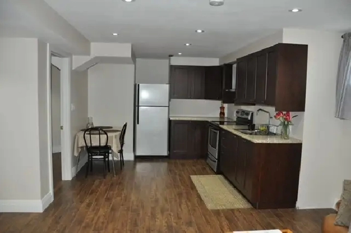 2 Bedroom Basement Apartment, Mississauga SQ1–Site Entrance