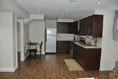 2 Bedroom Basement Apartment, Mississauga SQ1–Site Entrance
