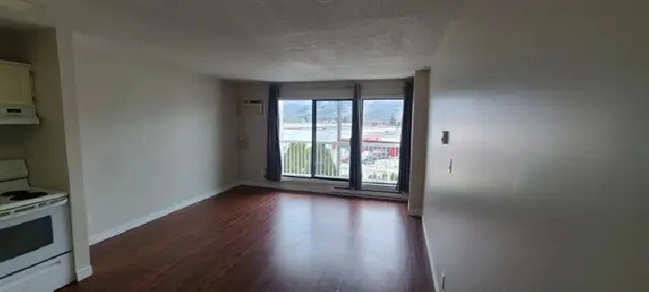 SPACIOUS – RENOVATED – PET FRIENDLY