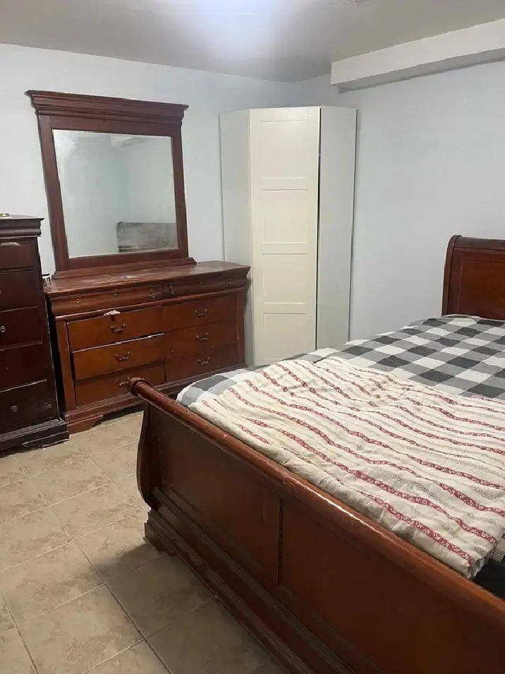 Large 2 bedroom basement available, RENT NEGOTIABLE