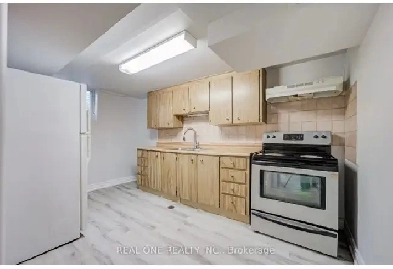 Toronto Victoria park & Eglinton room for rent