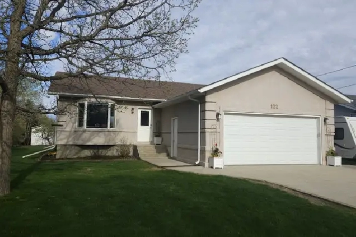 A Rare 5-Bedroom Fully Finished Bungalow in Mitchell