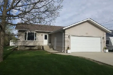 A Rare 5-Bedroom Fully Finished Bungalow in Mitchell
