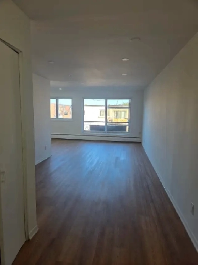 Renovated 4.5 Apartment for rent in Ville Saint-Laurent