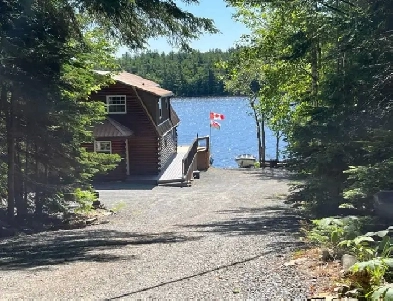 GORGEOUS LAKE FRONT HOME GRAND LAKE WELLINGTON NS