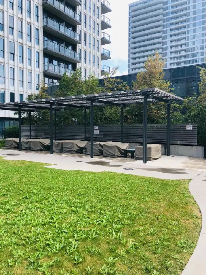 Amazing Downtown Sought-after Condo Studio available Mid June