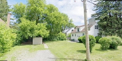 Hamilton 1 Den BSMT Near McMaster University For Rent