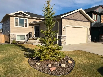 3 Bed / 2 Bath Main Floor Suite - Double Car Heated Garage