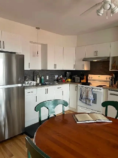 GRAND 4 1/2 : 900 pi², 1550$/mois, DISPONIBLE DES LE 1er JUILLET