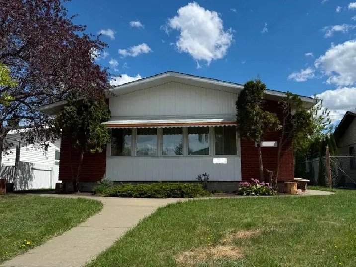 $1,550 – Newly Renovated 2-br Basement Suite in Royal Garden