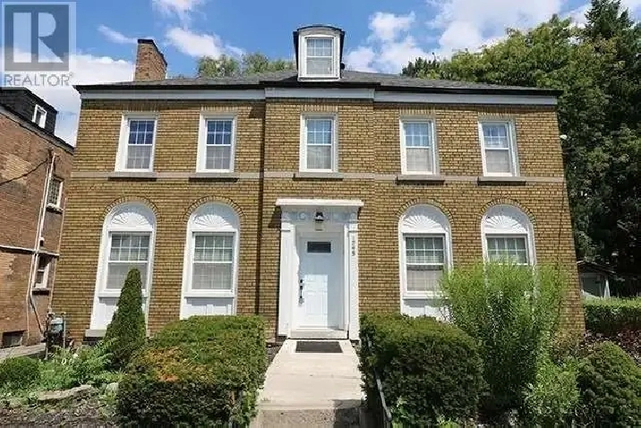 3bdm 2 bath in Forest Hill area of Toronto