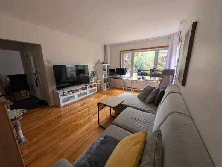 Grand 51/2 à louer à St-Lambert, métro Longueuil
