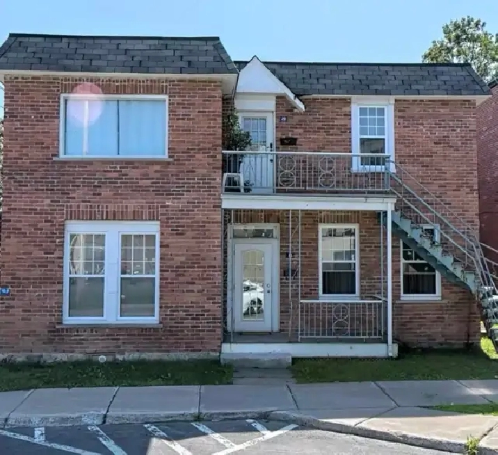 Charmant 4 ½ logement à louer. situé au centre de Sainte-Thérèse
